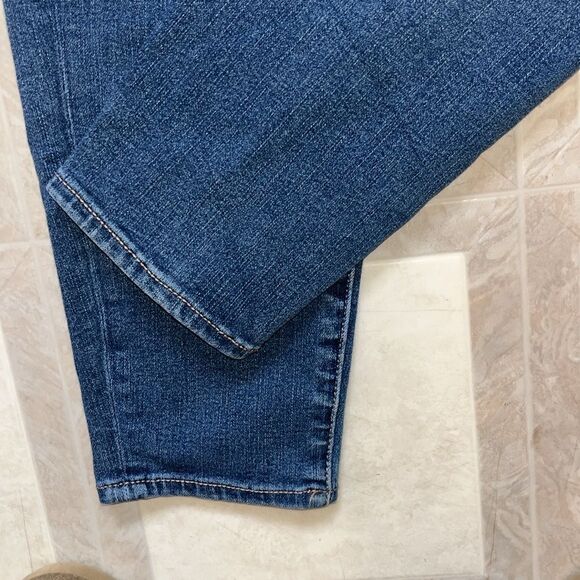 EUC AMERICAN EAGLE 10 SHORT THE DREAM JEAN CURVY HI-RISE DISTRESSED JEGGING - Picture 10 of 11